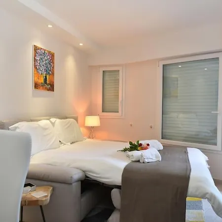 Апартаменти Au Port - Brand New Flat W 1 Bedroom, Balcony, Parking, Ac Антіб