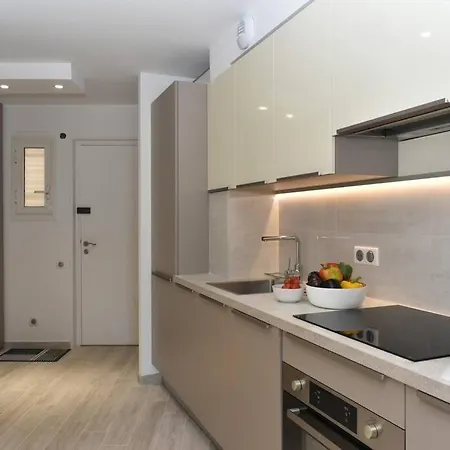 Au Port - Brand New Flat W 1 Bedroom, Balcony, Parking, Ac Antibes