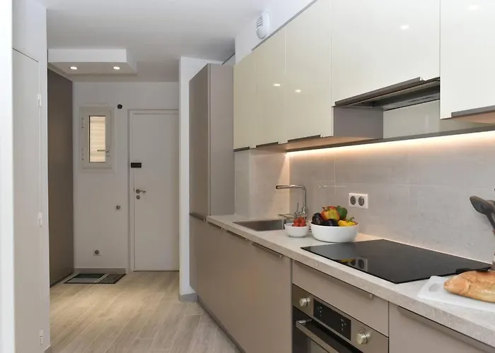 Au Port - Brand New Flat W 1 Bedroom, Balcony, Parking, Ac Антіб