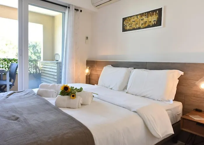 Au Port - Brand New Flat W 1 Bedroom, Balcony, Parking, Ac Apartment Antibes