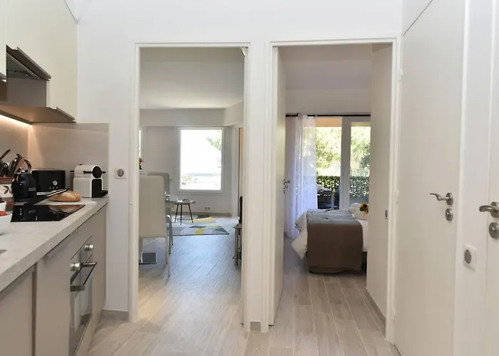 Апартаменти Au Port - Brand New Flat W 1 Bedroom, Balcony, Parking, Ac