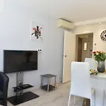 Au Port - Brand New Flat W 1 Bedroom, Balcony, Parking, Ac דירה *