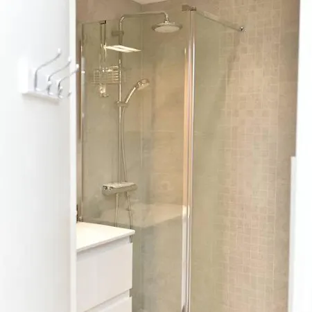 Appartement Au Port - Brand New Flat W 1 Bedroom, Balcony, Parking, Ac