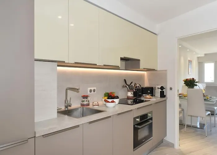 Au Port - Brand New Flat W 1 Bedroom, Balcony, Parking, Ac Lägenhet