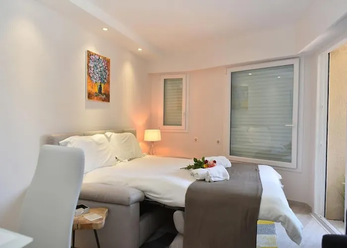 Daire Au Port - Brand New Flat W 1 Bedroom, Balcony, Parking, Ac Antibes