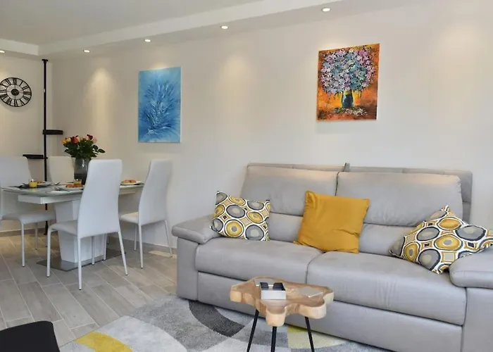 Au Port - Brand New Flat W 1 Bedroom, Balcony, Parking, Ac Lägenhet Antibes